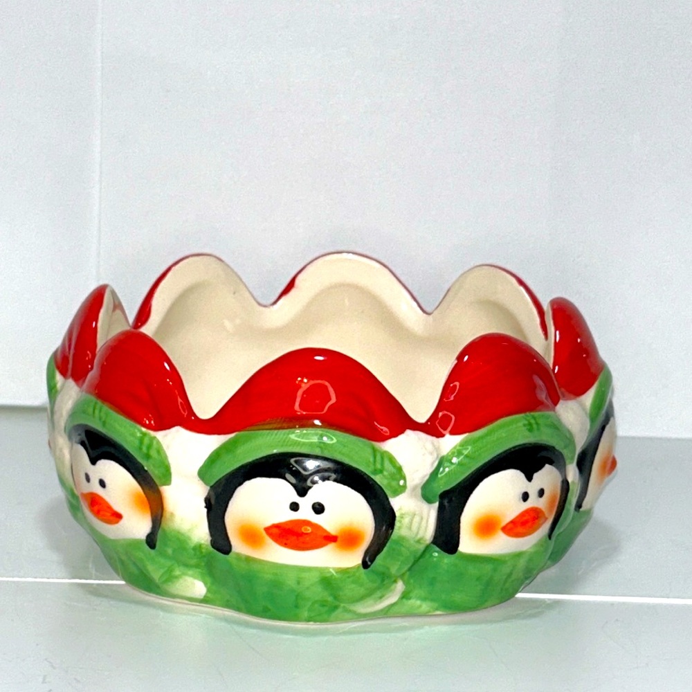 Christmas Penguin Serving Bowl Ceramic Holiday Dish Red Green Cute Winter‎ Decor